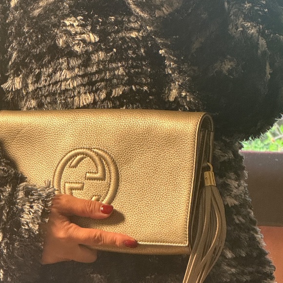 Gucci Metallic/Gold Pebble Leather Soho Clutch - Picture 16 of 16